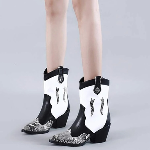 Snakeskin Embossed Western Boots - Picture 2 of 9